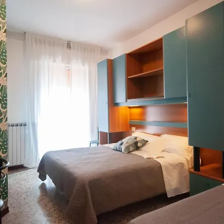 Hotel Crystal
