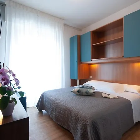 Hotel Crystal 3*
