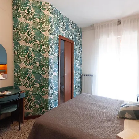Hotel Crystal 3*