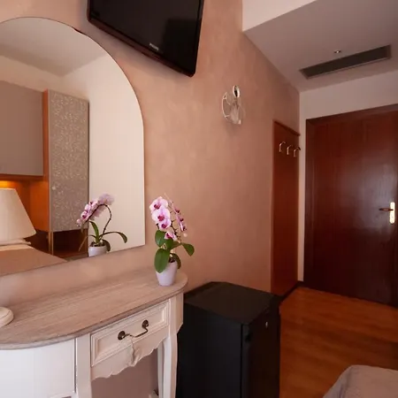 Hotel Crystal 3*