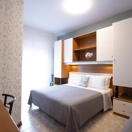 Crystal Hotel 3*