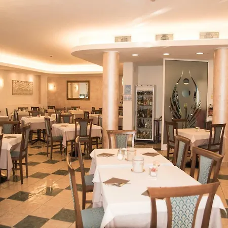 Crystal Hotel 3*